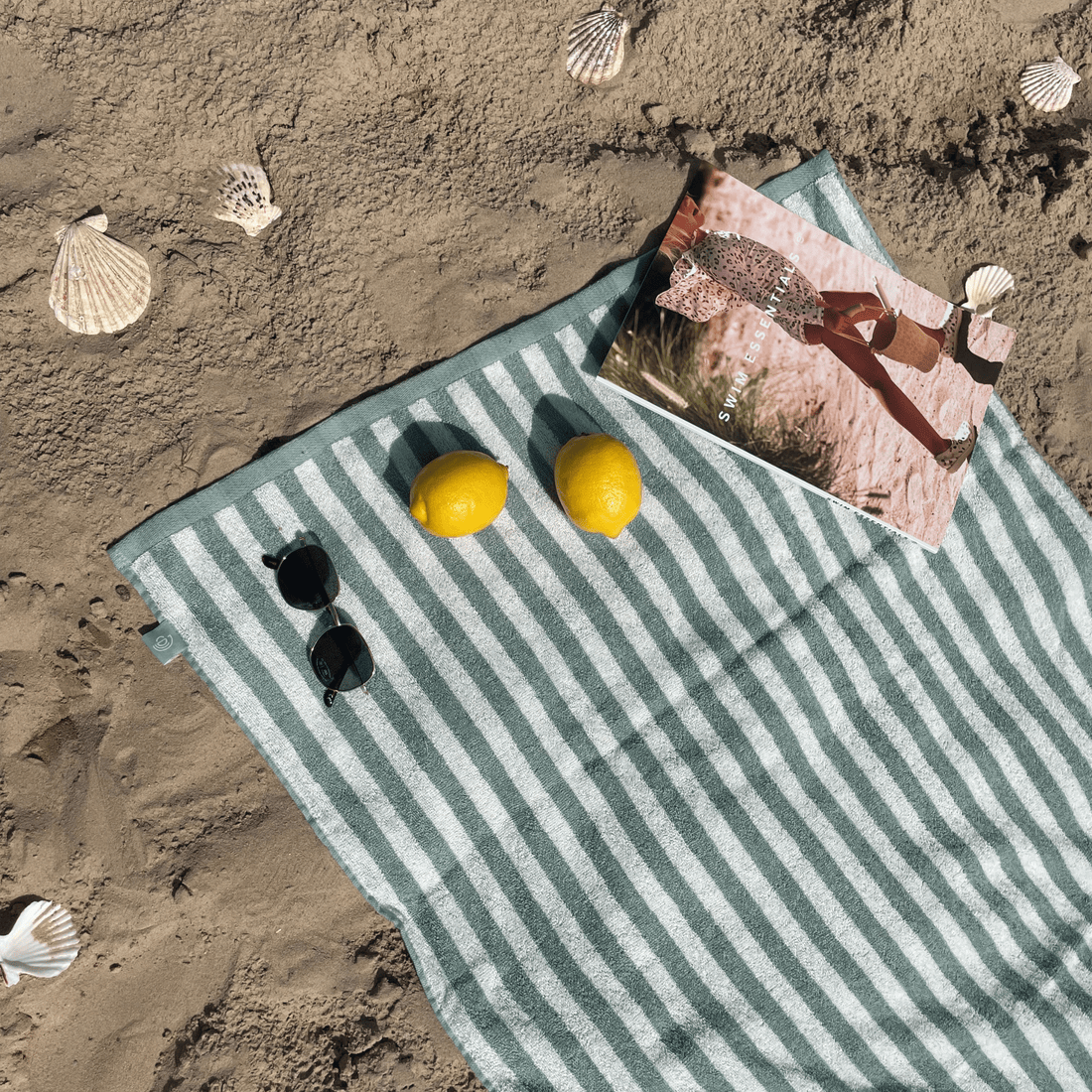 asciugamano-cotone-verde-bianco-a-righe-135x65-cm-swim-essentials-1