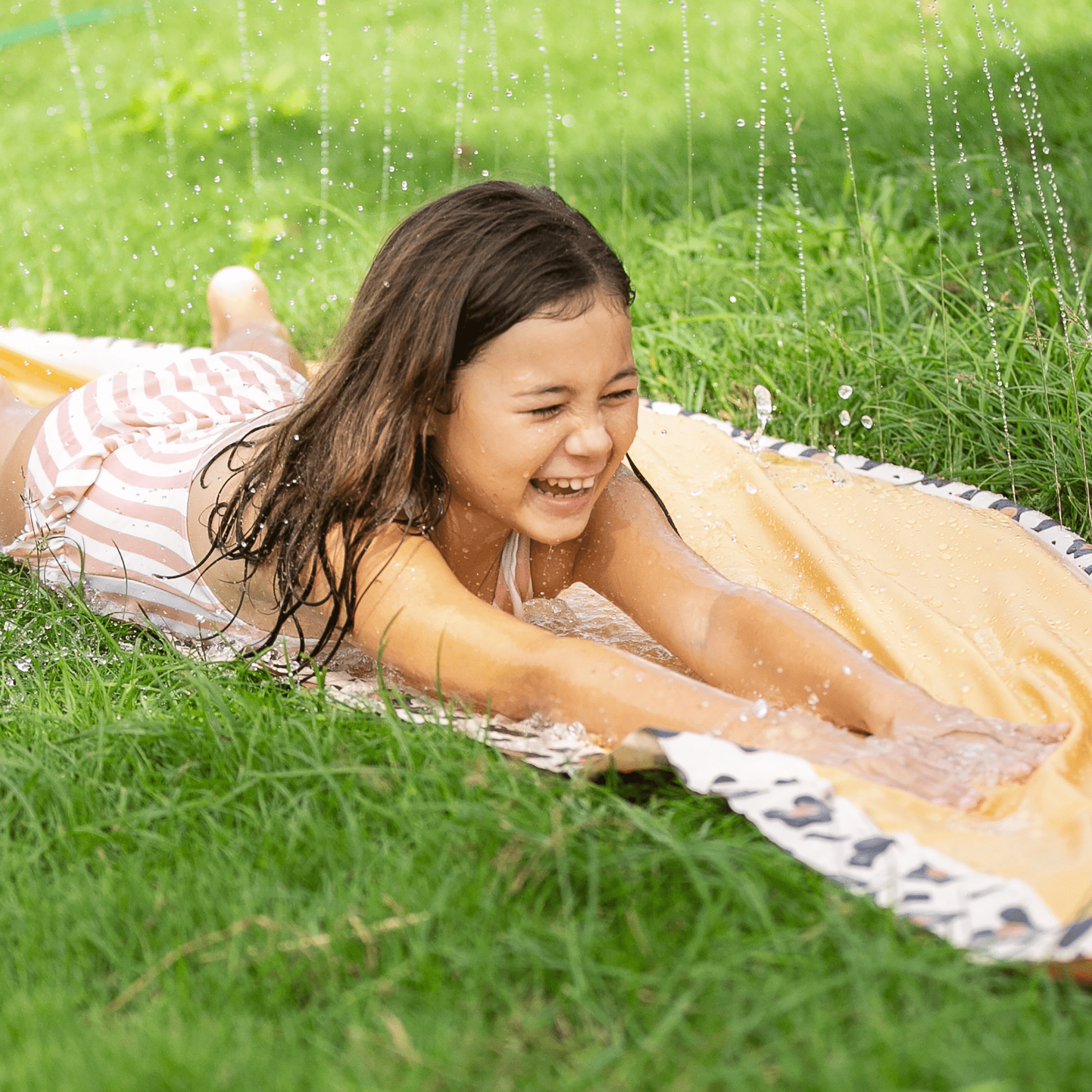 piscina-gonfiabile-scivolo-beige-con-stampa-panterata-nuotare-essenziali-1