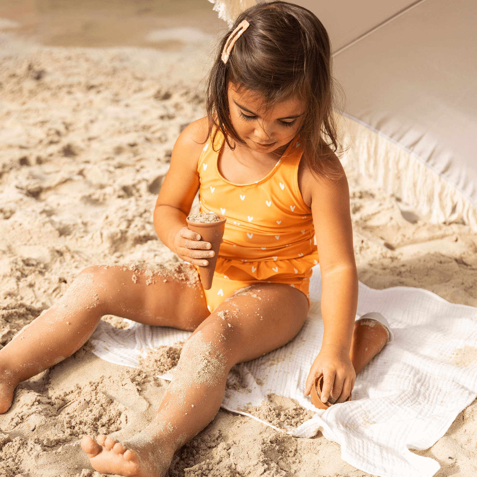 costume-intero-bambina-arancione-con-cuori-swim-essentials-5